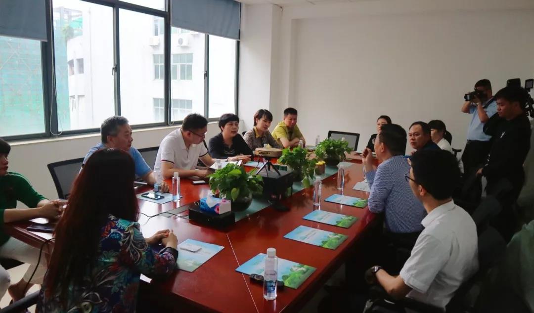 【綠博會動態(tài)】廣西環(huán)江毛南族自治縣政府縣長黃炳峰一行蒞臨綠然農(nóng)業(yè)集團(tuán)考察指導(dǎo)工作