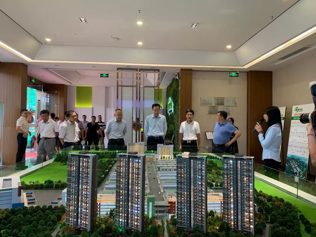 【物流園動態(tài)】河源市市長林濤率市縣有關(guān)部門領(lǐng)導(dǎo)到綠然燈塔農(nóng)產(chǎn)品物流園考察調(diào)研。